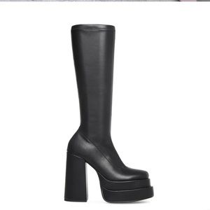 NWOT Steve Madden Cyprus Black Platform Boot 8.5